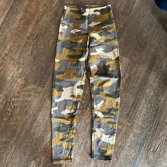 Aerie camo leggings. Size medium. - Picture 1 of 2